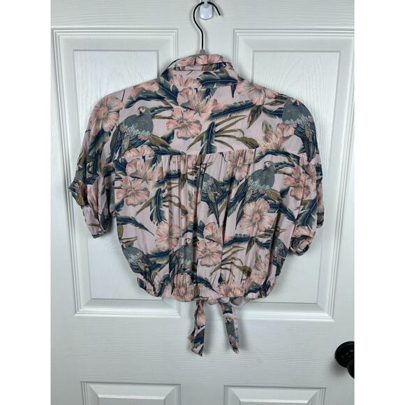 American Eagle Medium Short Sleeve Pink Green Parrot Front Tie Tropical Blouse - Picture 7 of 8